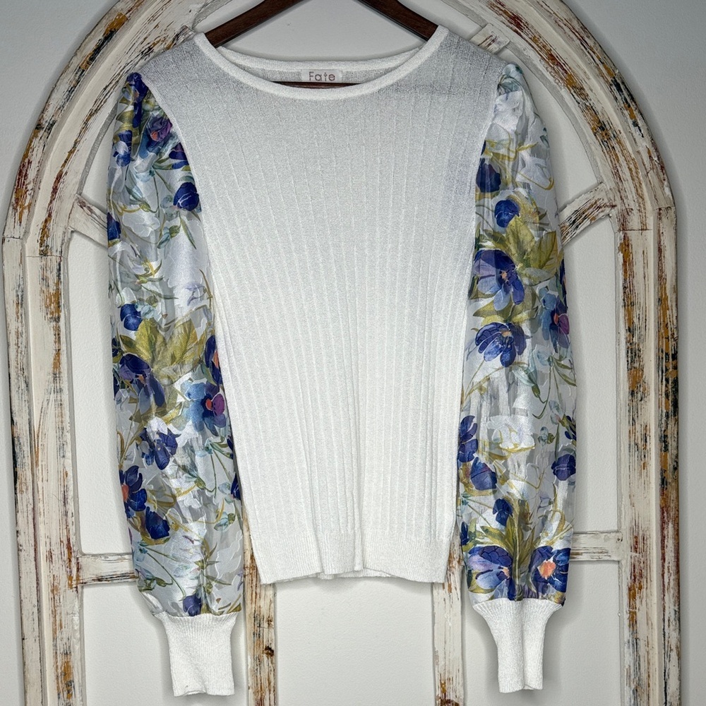 Fate Textured Organza Sleeve Top- Size Small- NWOT